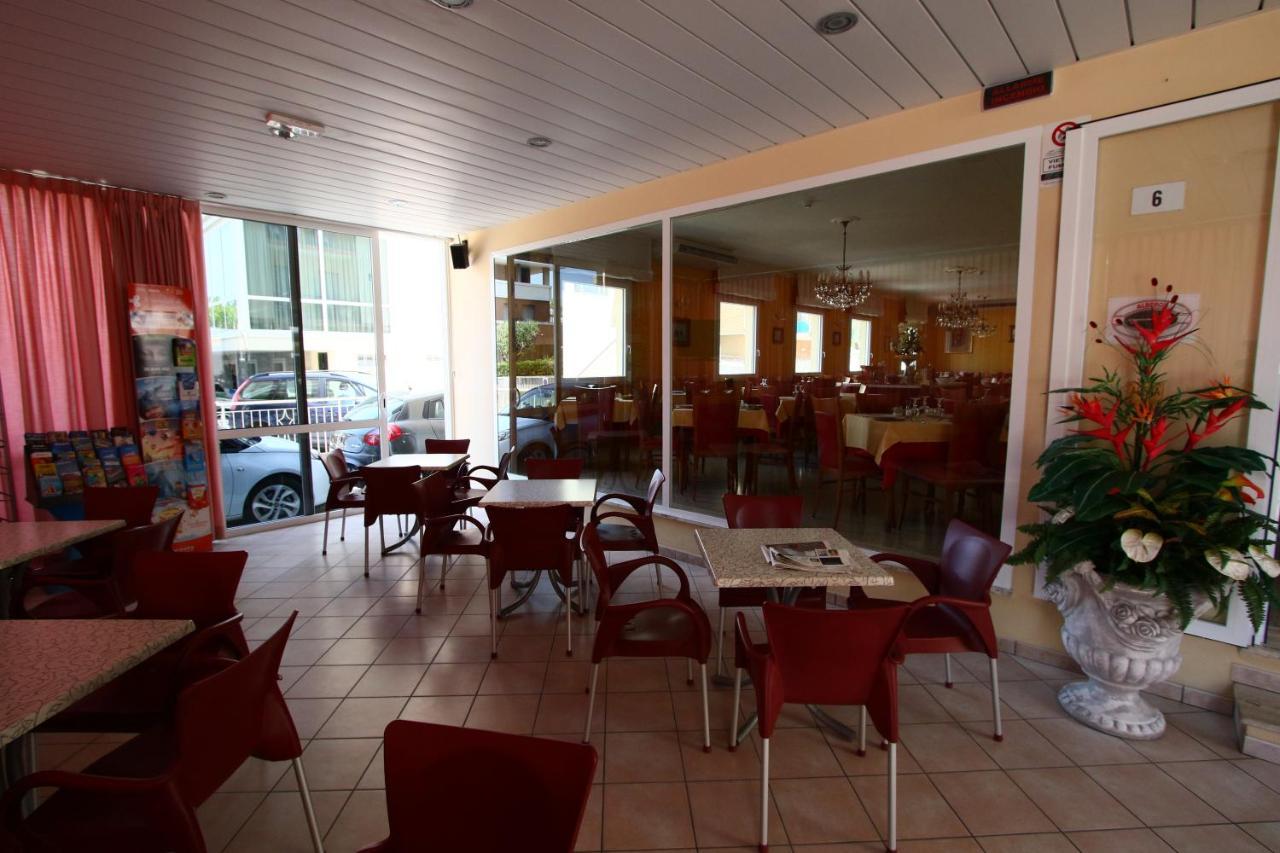 Hotel Arena Rimini Exterior foto